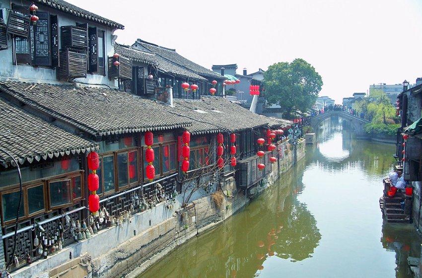 琳娜整理房间